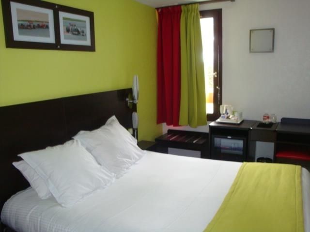 Kyriad Montlucon - Saint Victor Habitación foto