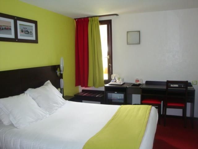 Kyriad Montlucon - Saint Victor Habitación foto